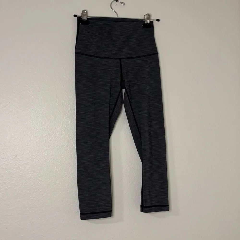 Lululemon Women Heather Gray Wunder Under High Rise Crop Leggings